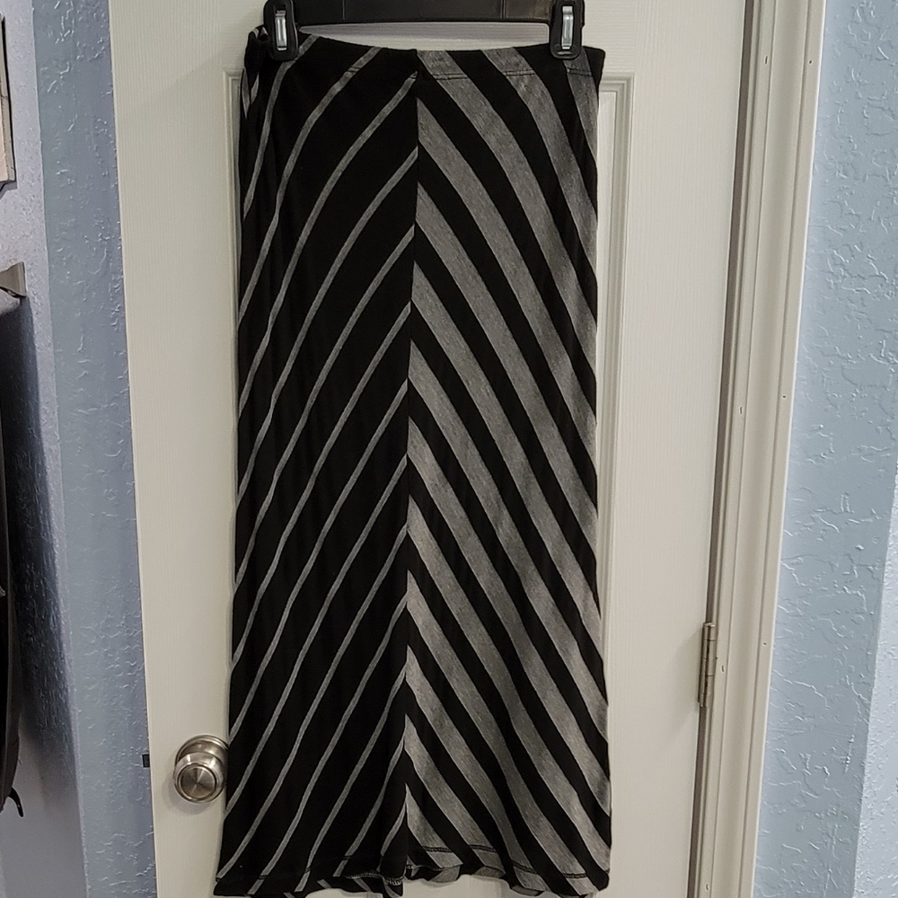 Full Tilt Black & Gray maxi skirt